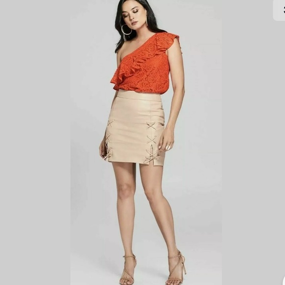 New Guess Marciano Amorella One Shoulder Macrame Lace Ruffle Top Blouse M - Picture 4 of 5